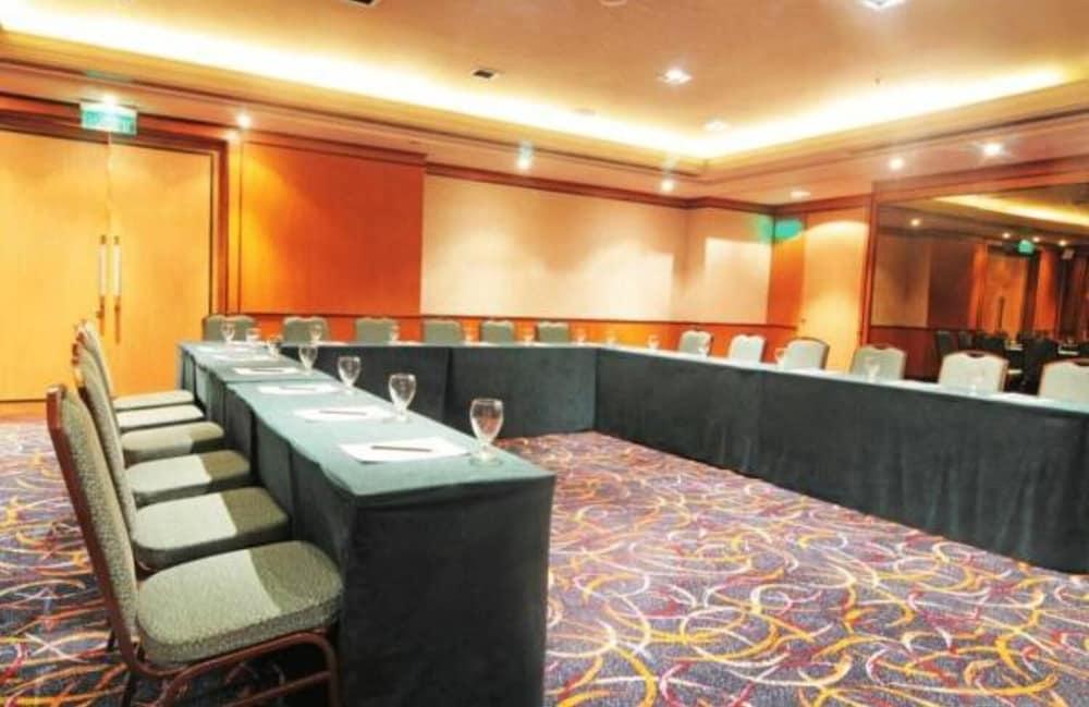 Eastwood Richmonde Hotel Manila Pasig City Exterior photo